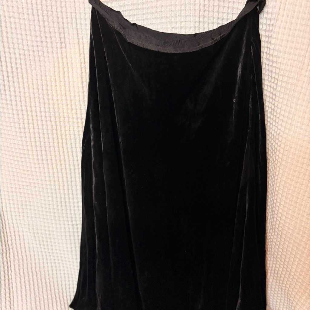 Dkny Classic Black Velvet A-Line Skirt With Silk Lining